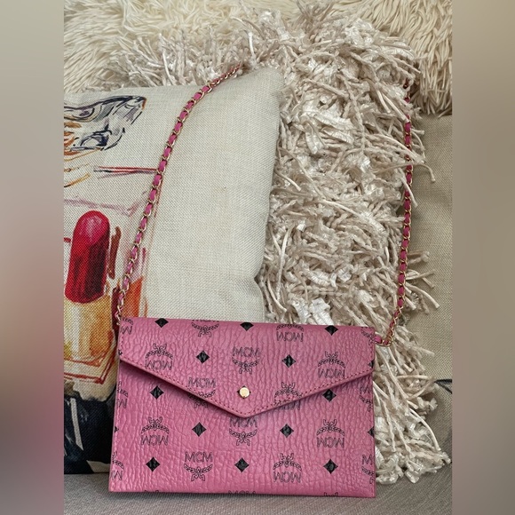 MCM GWP VIP Envelope Clutch Pink w/unbranded Chain⭐️LiKE NEW⭐️💯AuThEnTiC - Picture 13 of 13